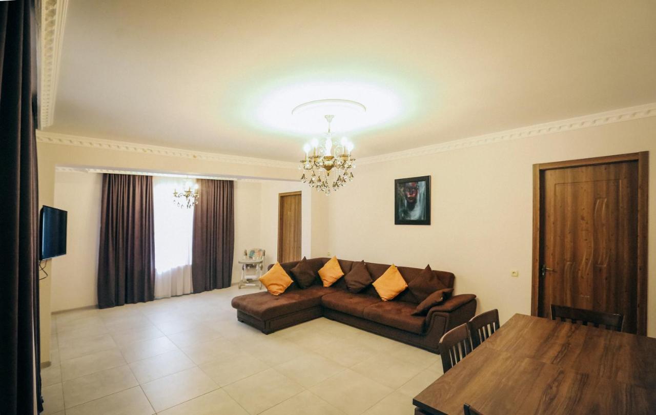 Bebo&Babu Guest House Kutaisi Exterior foto