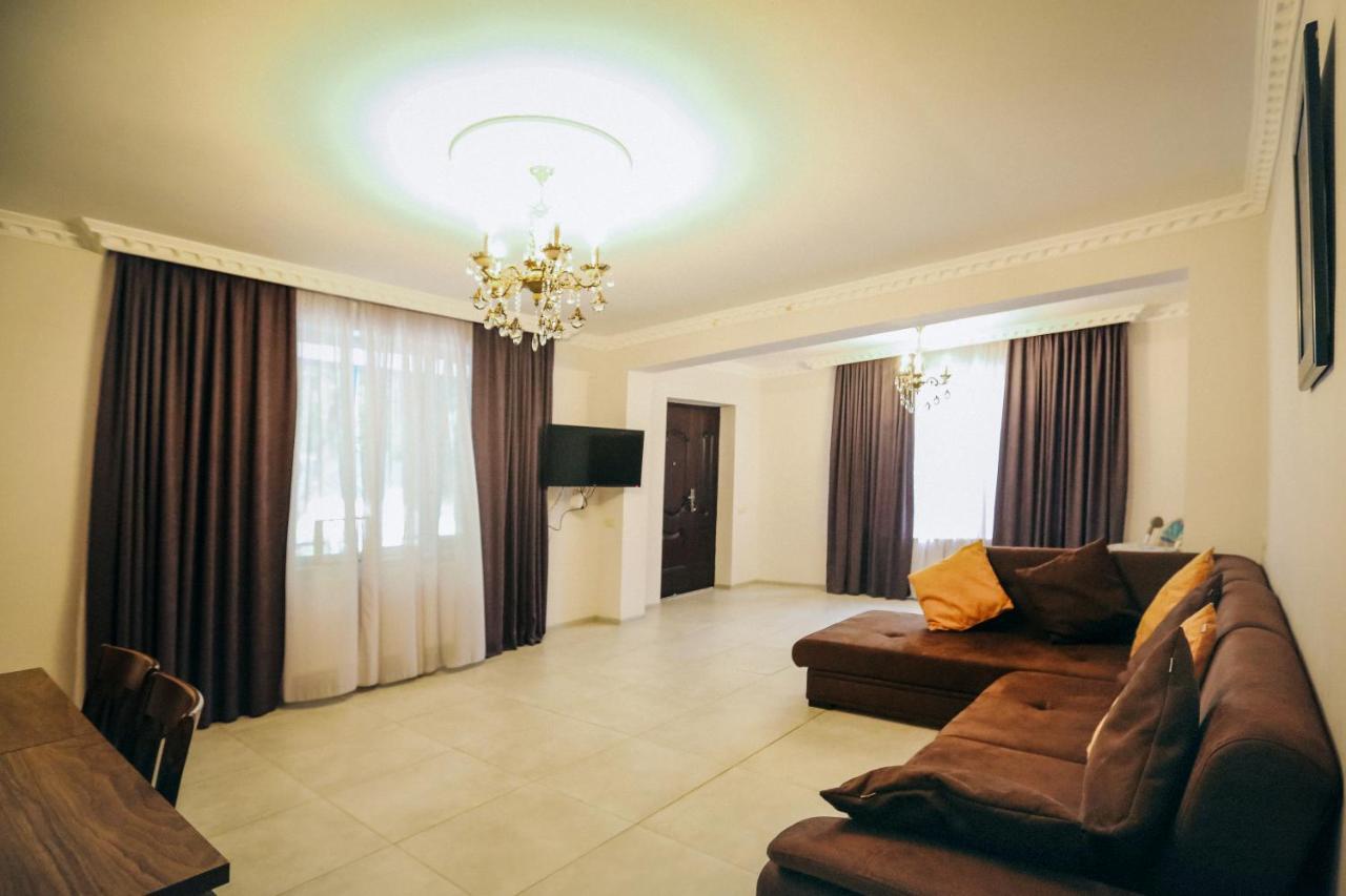 Bebo&Babu Guest House Kutaisi Exterior foto