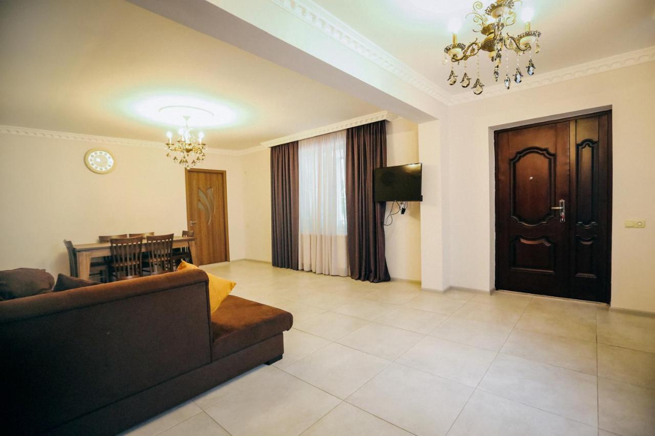 Bebo&Babu Guest House Kutaisi Exterior foto